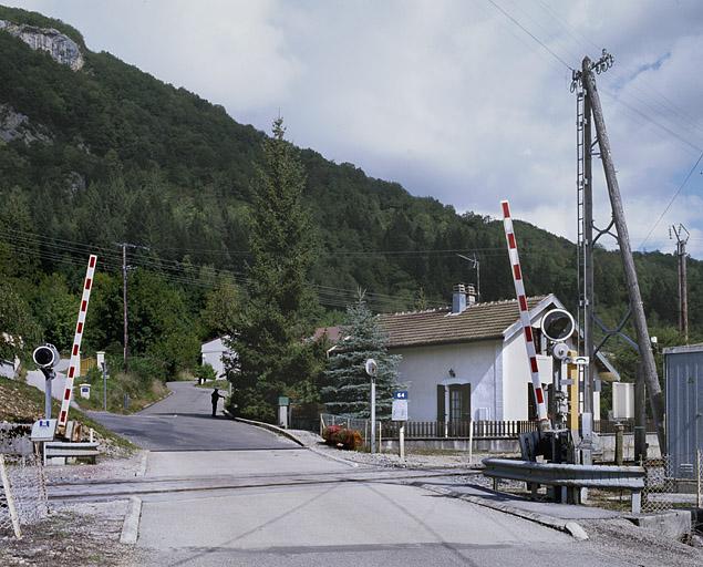 Vue d'ensemble, depuis le sud. Maison au PK 083.009.