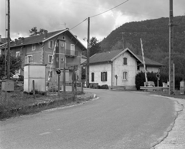 Vue d'ensemble, depuis le nord. Maison au PK 084.987.