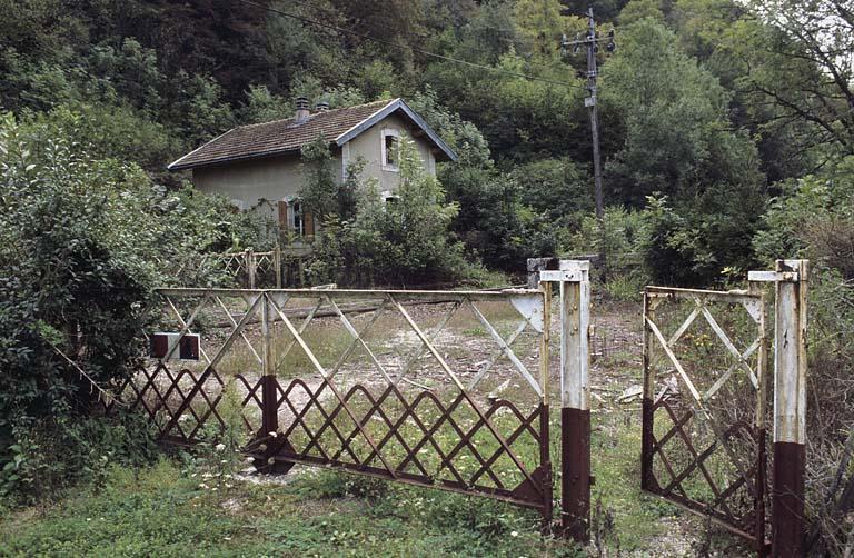 Vue d'ensemble, depuis le nord. Maison au PK 091.462, détruite le 10 mars 2005.