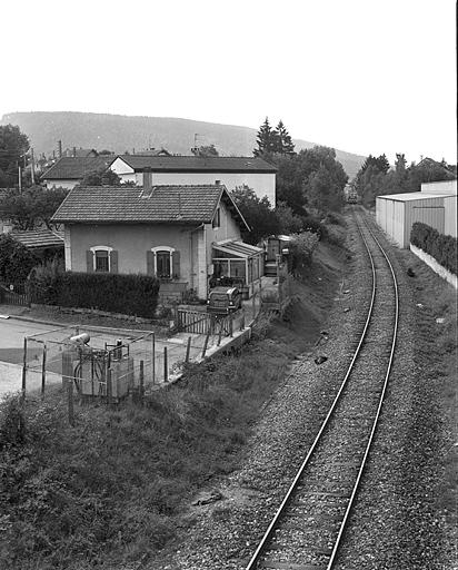 Vue d'ensemble, depuis le nord. Maison au PK 103.140.