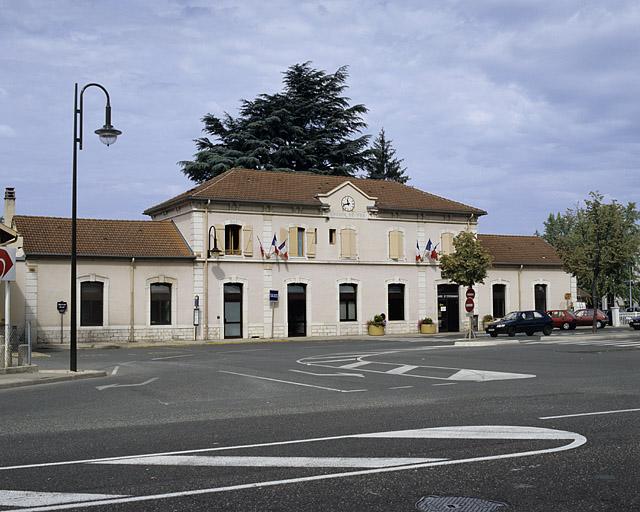 Bâtiment des voyageurs : façade antérieure, de trois quarts gauche.