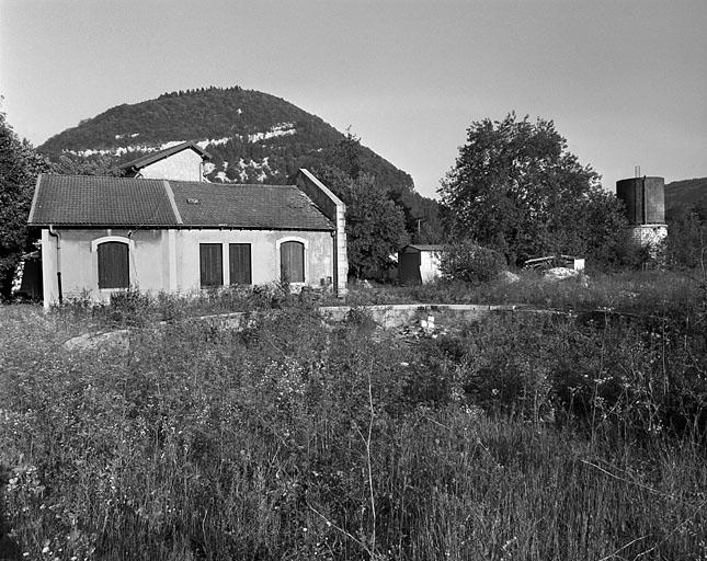 Foyer des roulants (cantine et logement), à l'arrière de la fosse du pont tournant. Bâtiment détruit fin 2005 - début 2006.