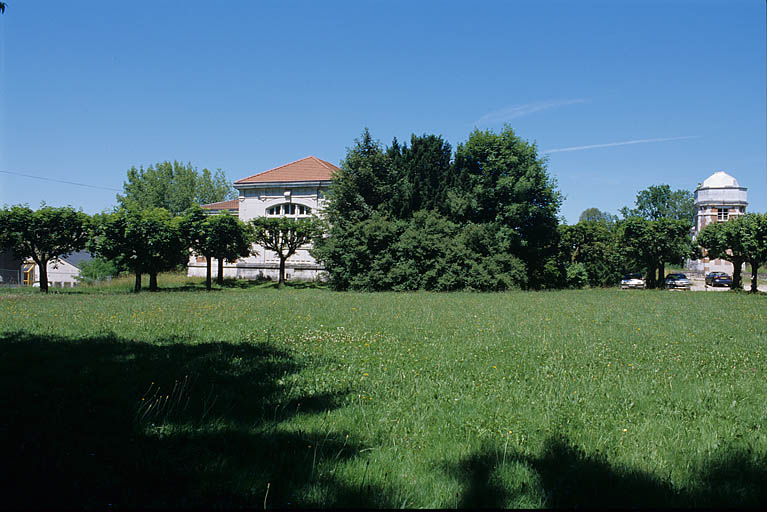 Partie nord : vue d'ensemble vers la bibliothèque, depuis l'entrée au sud.