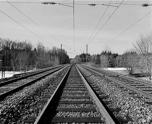 Face supérieure du tablier. La voie de gauche est à destination de La Cluse.