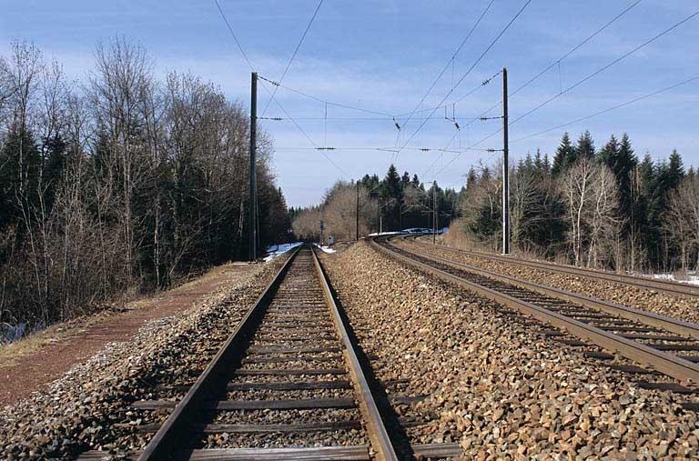 Séparation des lignes Andelot-en-Montagne - La Cluse (à gauche) et Dijon - Vallorbe.