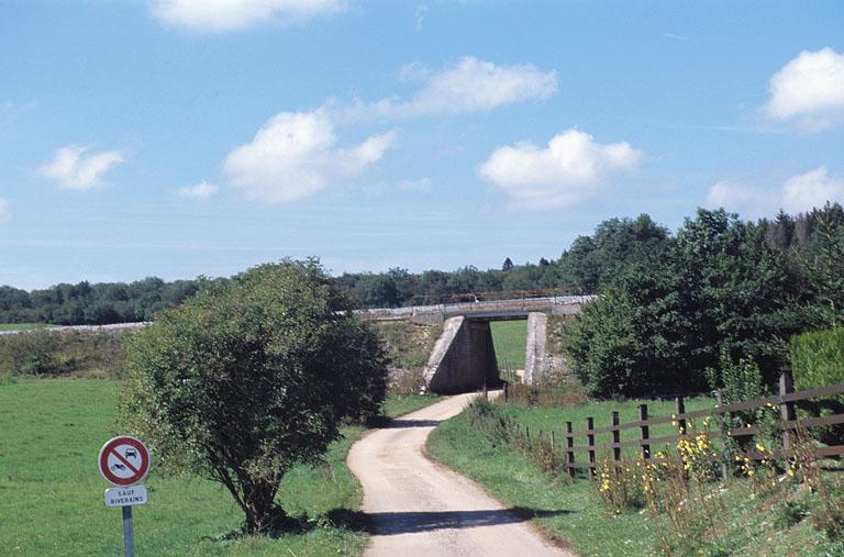 Vue d'ensemble. Pont au PK 008.820.