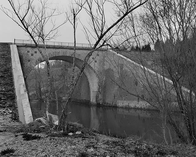 Pont sur l'Angillon : tête ouest (aval).