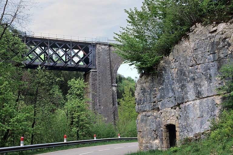 Jonction de la travée métallique et de l'arche en maçonnerie, rive droite (vue éloignée).