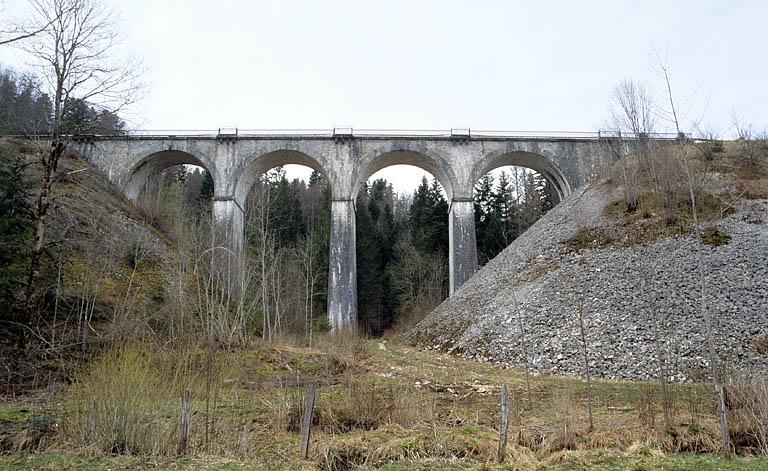 Vue de face, depuis l'est.