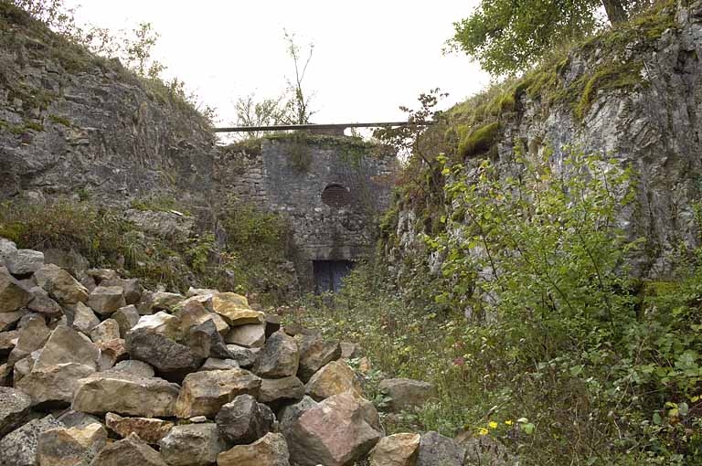 Carrière des Fourneaux, à Sampans : bâtiment (poudrière ?).