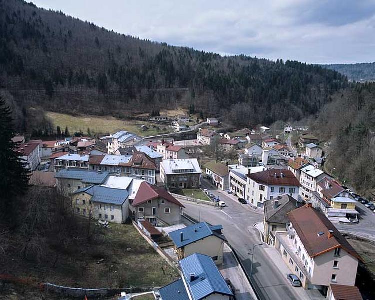 Le quartier du bas de Morez, depuis le grand viaduc.