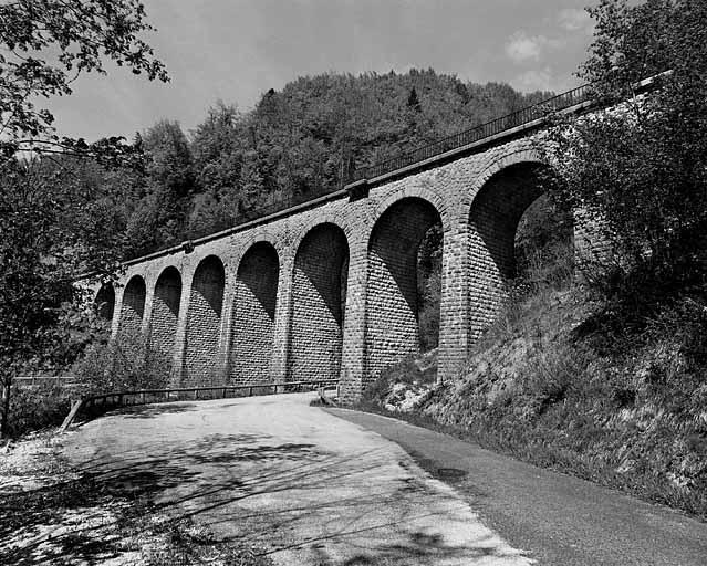 Viaduc du Puits : élévation aval (sud-est), de trois quarts droite.