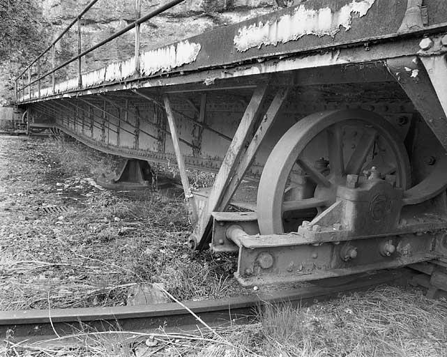 Tablier vu en enfilade et roue.