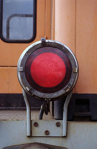 Détail d'un feu rouge de la locomotive.