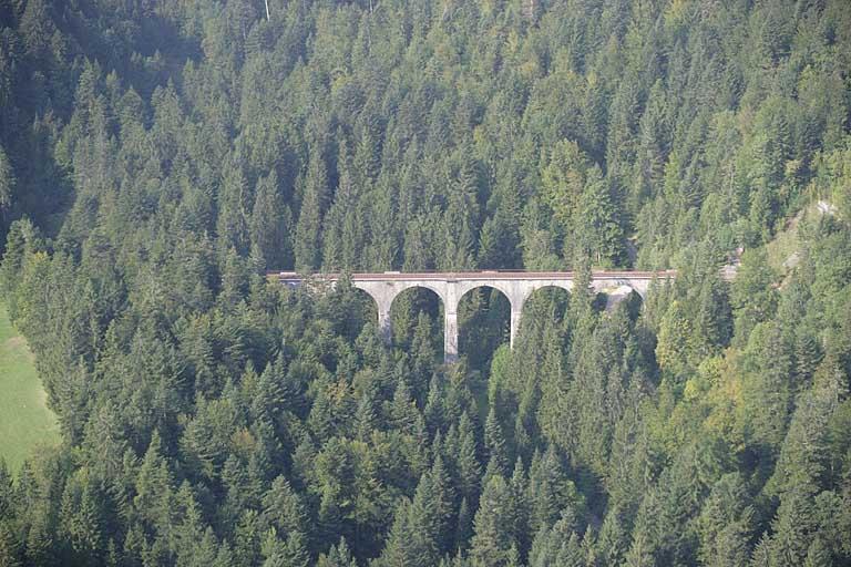 Vue aérienne du viaduc, depuis le nord-est.