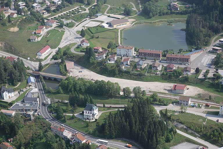 Vue aérienne, depuis le sud-ouest.