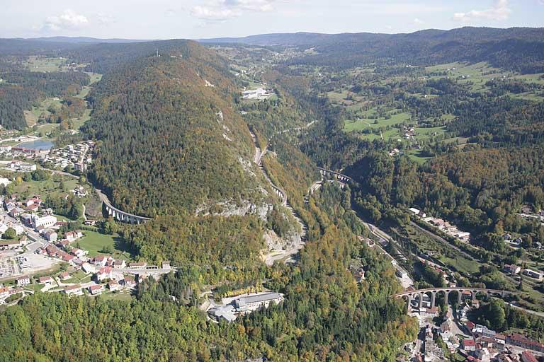 Vue aérienne des ouvrages de Morbier et Morez, depuis le sud-ouest.