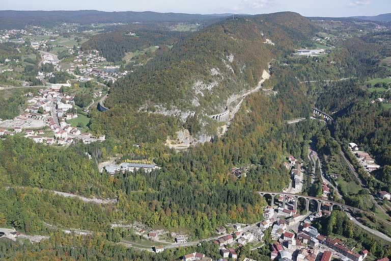 Vue aérienne des ouvrages de Morbier et Morez, depuis le sud-ouest.