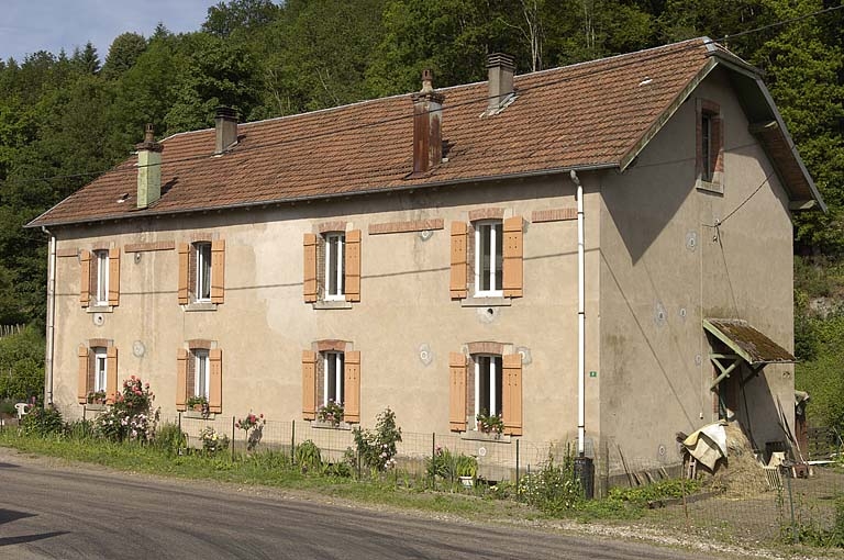 Logement ouvrier collectif.