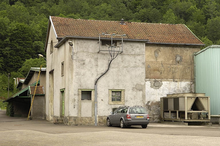 Transformateur et ancienne chaufferie.