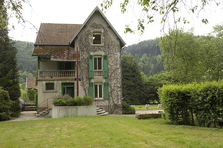 Ancien logement patronal. Façade ouest.