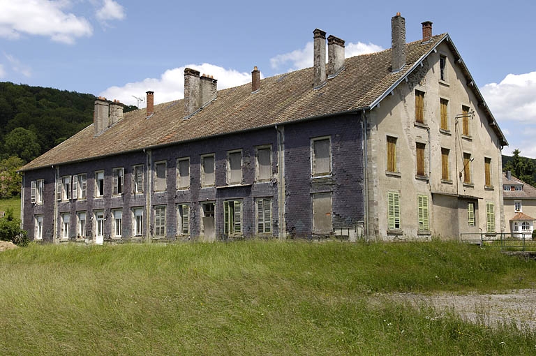 Façade ouest de l'ancien logement patronal, devenu logement ouvrier.