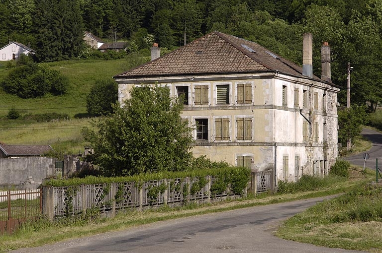 Ancien logement ouvrier vu depuis le sud-est.