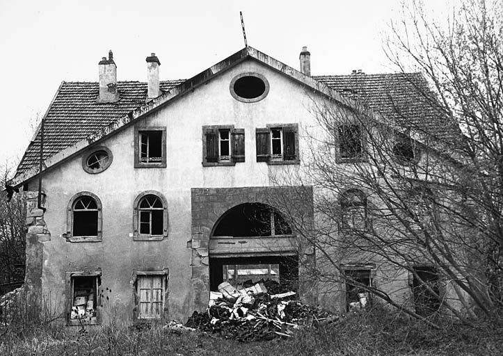 Bâtiment d'entrée ouest en 1977. Façade postérieure.