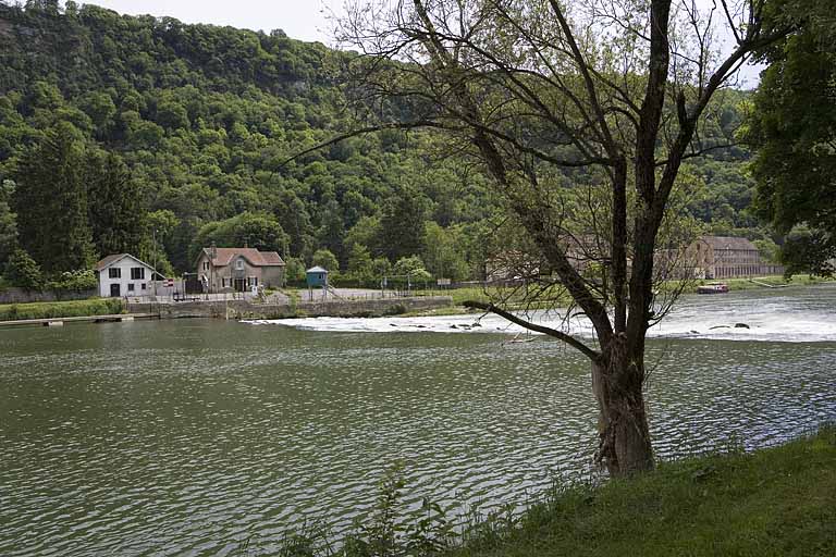 Vue d'ensemble depuis la rive droite, en amont.