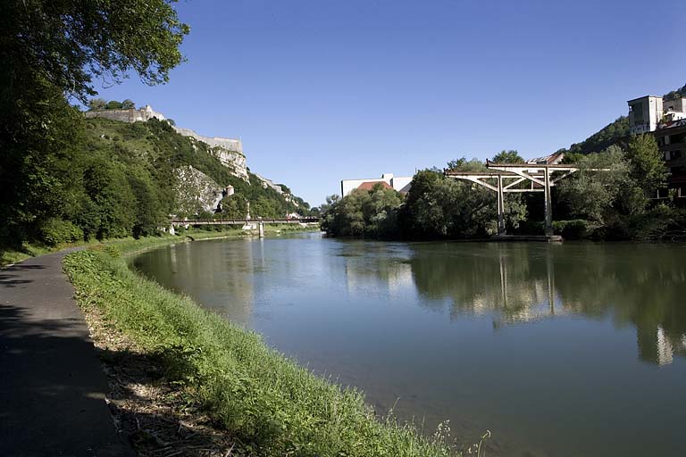 Le Doubs en amont de la Porte Taillée, depuis le chemin de halage rive gauche.