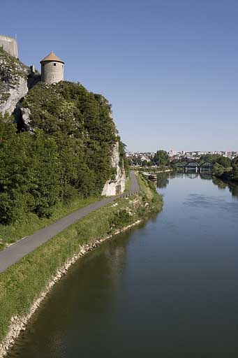 Vue d'ensemble du site depuis l'amont.