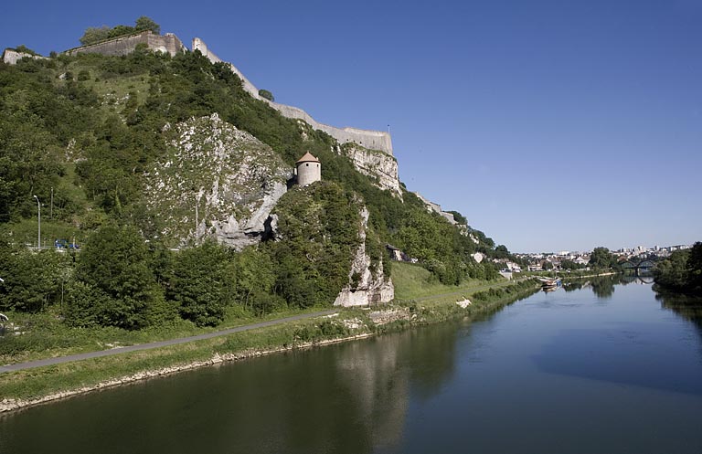 Vue d'ensemble du quai depuis l'amont.