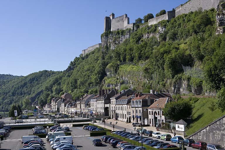 Partie nord, transformée en parking.