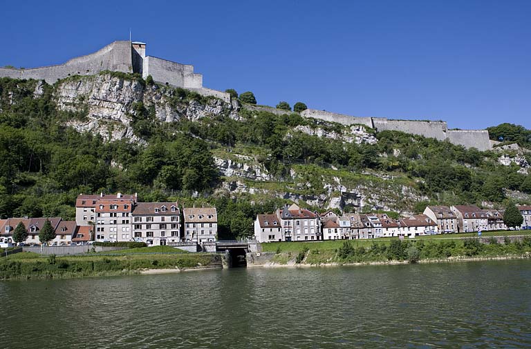 Vue d'ensemble de la partie amont du site, côté faubourg Rivotte.