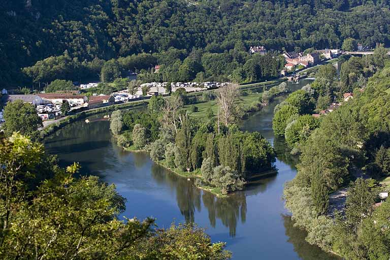 Ports de Casamène (disparus) : vue d'ensemble plongeante sur la vallée du Doubs.