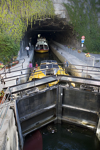 Eclusage : arrivée des bateaux.