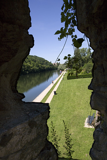 Chemin de halage vu vers l'amont, depuis la guérite double de Chamars.