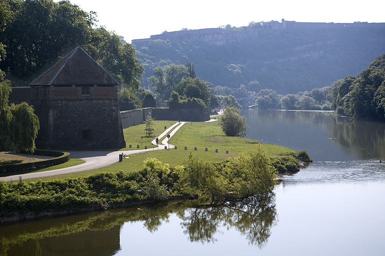 Le Doubs et le chemin de halage à Chamars.