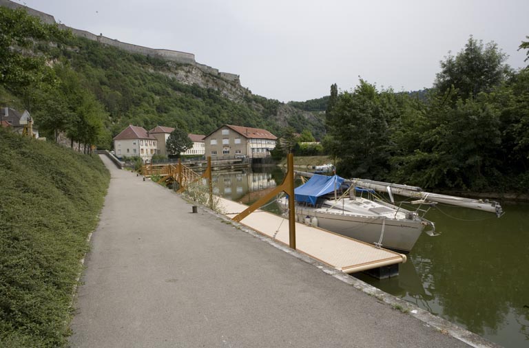 Vue d'ensemble rapprochée depuis l'amont.