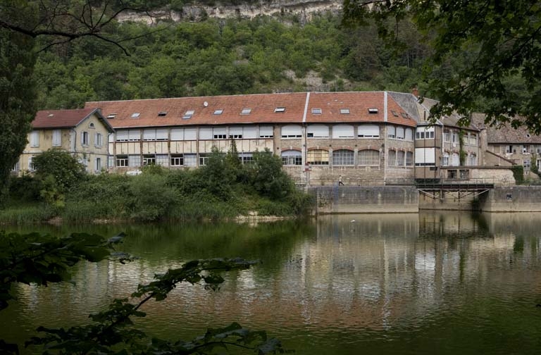 Moulin de Tarragnoz puis usines d'horlogerie Robert et Geismar (Ultra), 2-6 Faubourg Tarragnoz : ateliers côté Doubs (1890-1902).