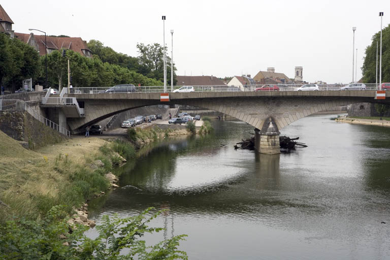 Vue d'ensemble depuis l'aval du pont de Canot.