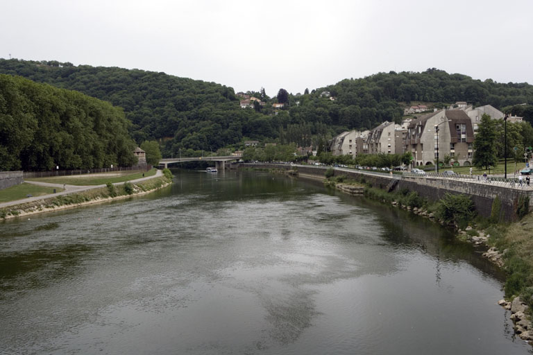 Le Doubs en aval du pont Canot.