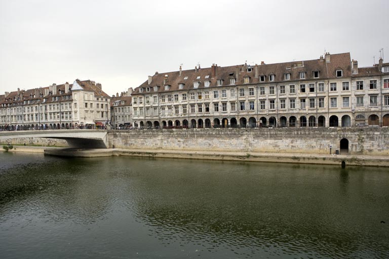 Pont Battant, quai Vauban et chemin de halage, depuis la rive droite en aval.