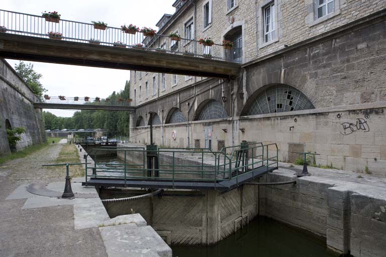 Vue d'ensemble depuis l'amont, côté gauche.