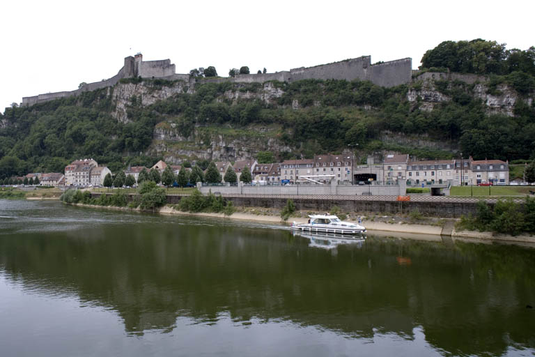 Vue d'ensemble de la partie nord depuis la rive droite.