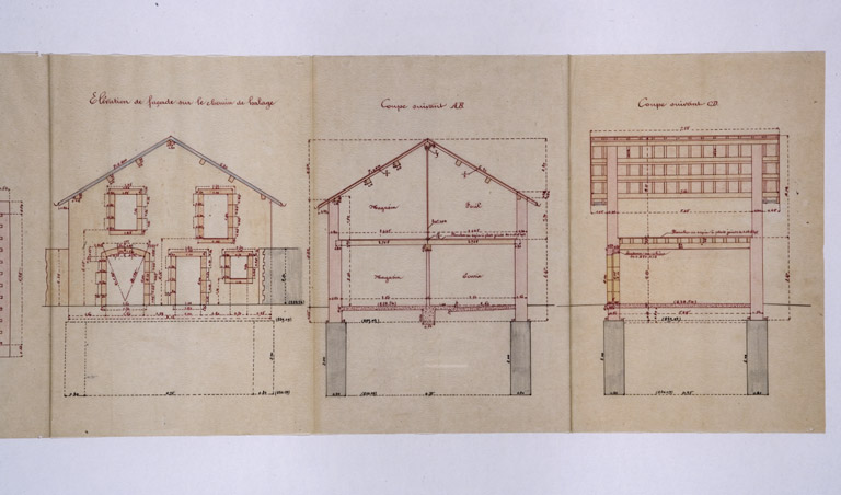 Aménagement de la maison éclusière n° 52 de Velotte et construction d'un bâtiment accessoire [...] Plans, élévations et coupes d'un bâtiment accessoire. [Détail : élévation et coupes], 1906.