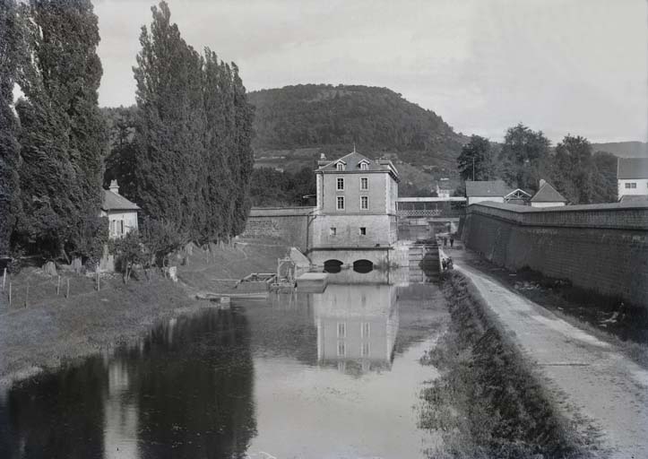 [Le moulin Saint-Paul depuis l'aval], 1ère moitié 20e siècle.