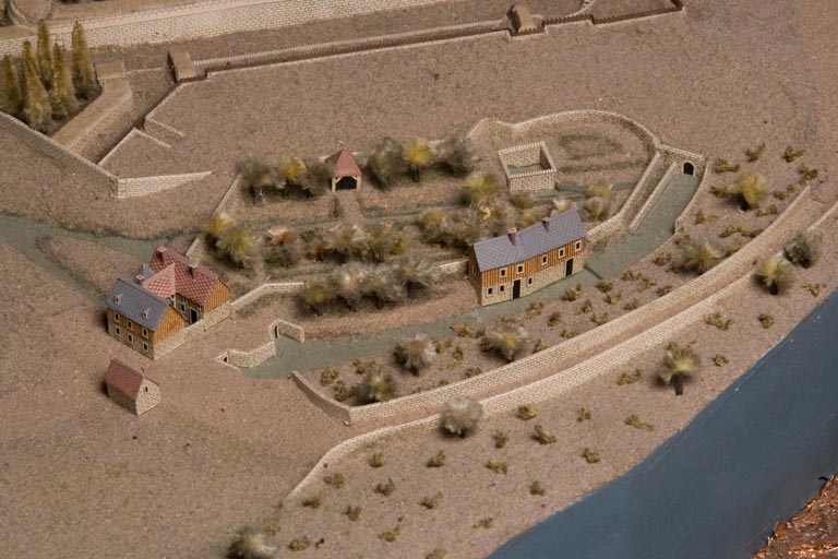 Vue plongeante sur les moulins de la Mouillère depuis l'est : détail du plan-relief de Besançon, 1722.