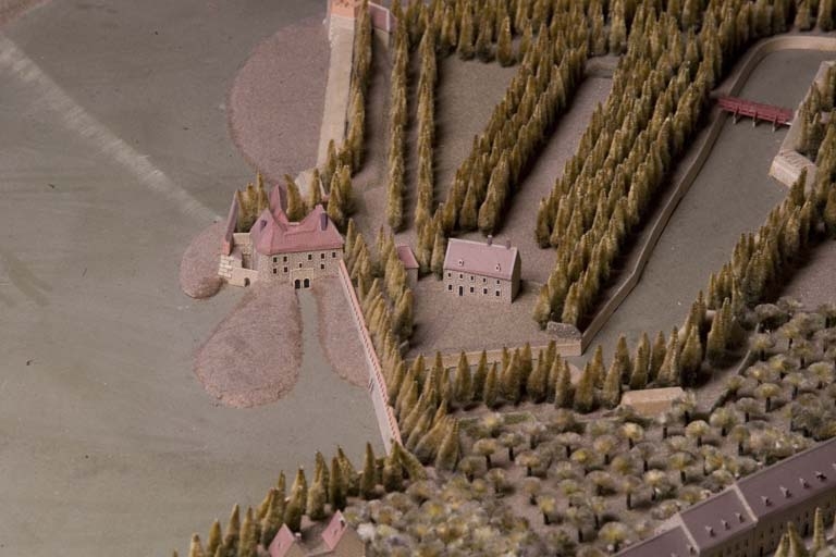 Vue plongeante sur le moulin de la Ville depuis l'aval : détail du plan-relief de Besançon, 1722.