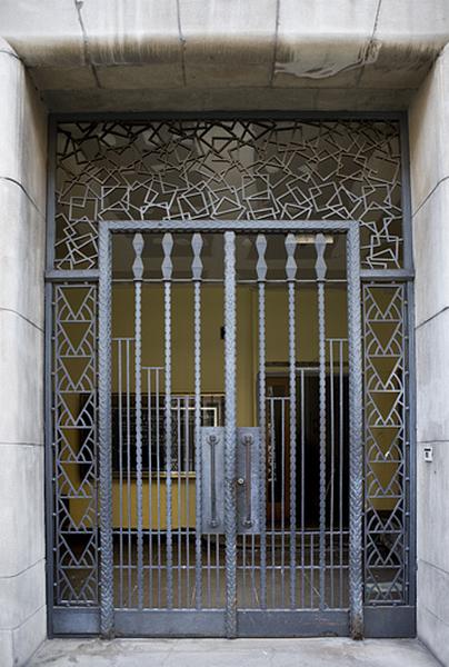 Portail d'entrée : détail de la grille.